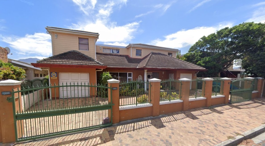 7 Bedroom Property for Sale in Langgewacht Western Cape